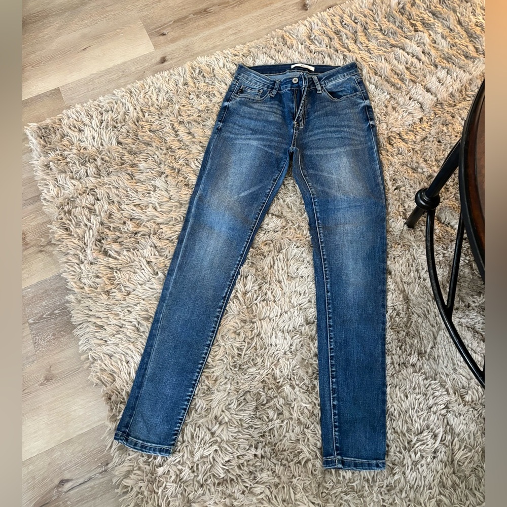 KanCan Skinny Jeans. size 27